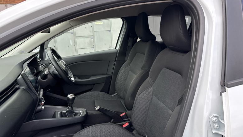 Renault Clio 1.0 TCe 100 Iconic 5dr Petrol Hatchback